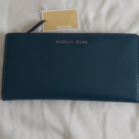 Michael Kors Handbags - Michael kors money pieces cardcase carryall wallet